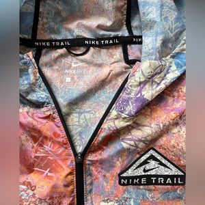 Nike size Large packable hiking jacket
